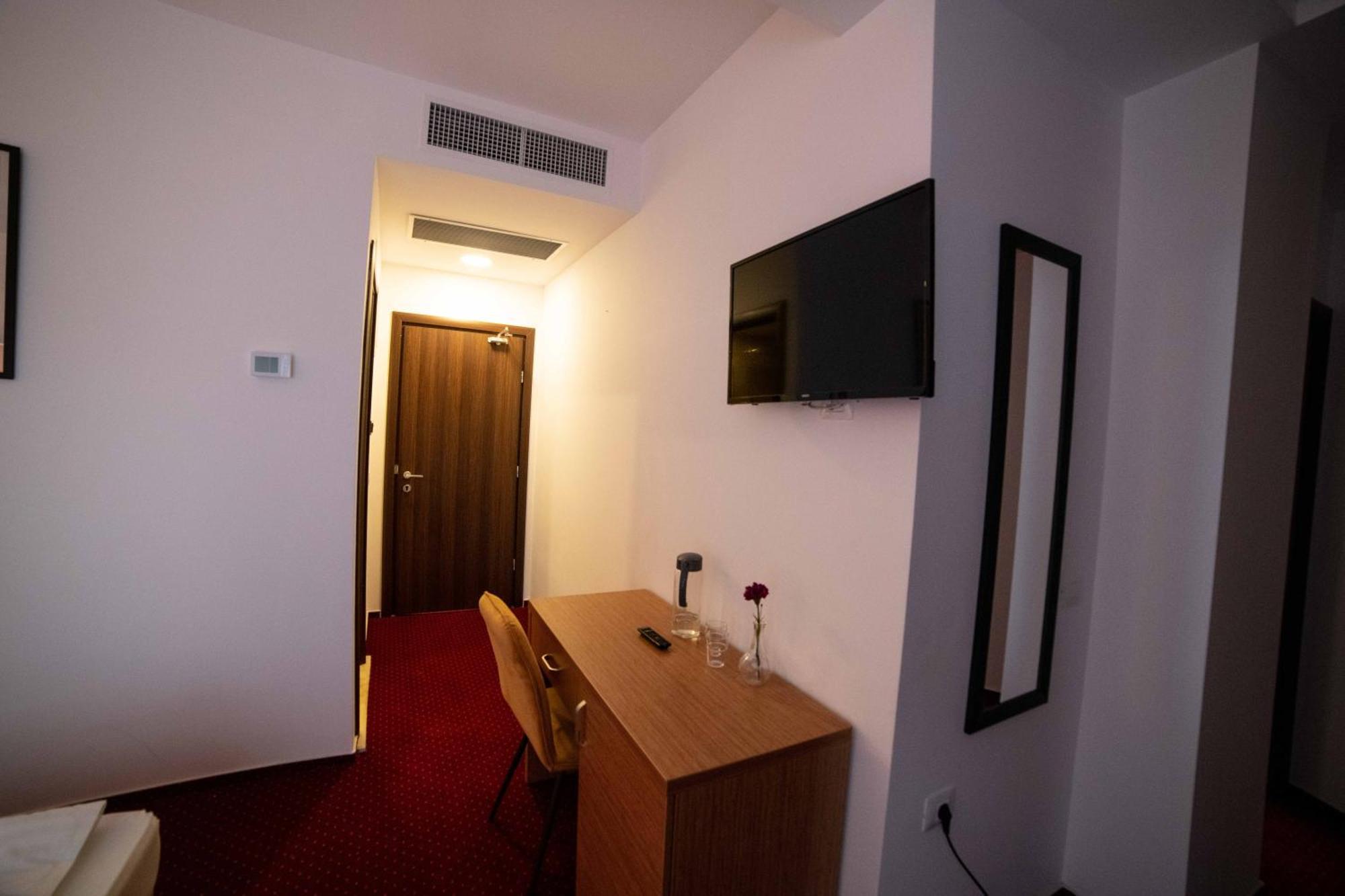 Aparthotel Bucharest Airport Accomodation Otopeni Exteriér fotografie
